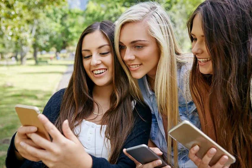 Ser Sangrar Destello Teens and the Effects of Social Media Addiction - Shepherd's Hill Academy